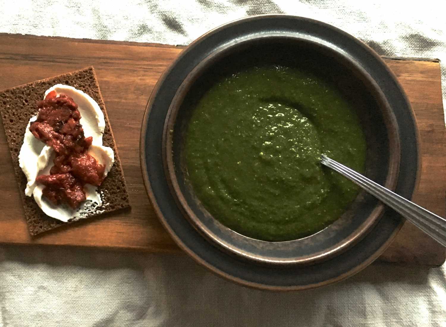 Mackan är bredd med Oatlys nya fuskfärskost och hemgjord ajvar